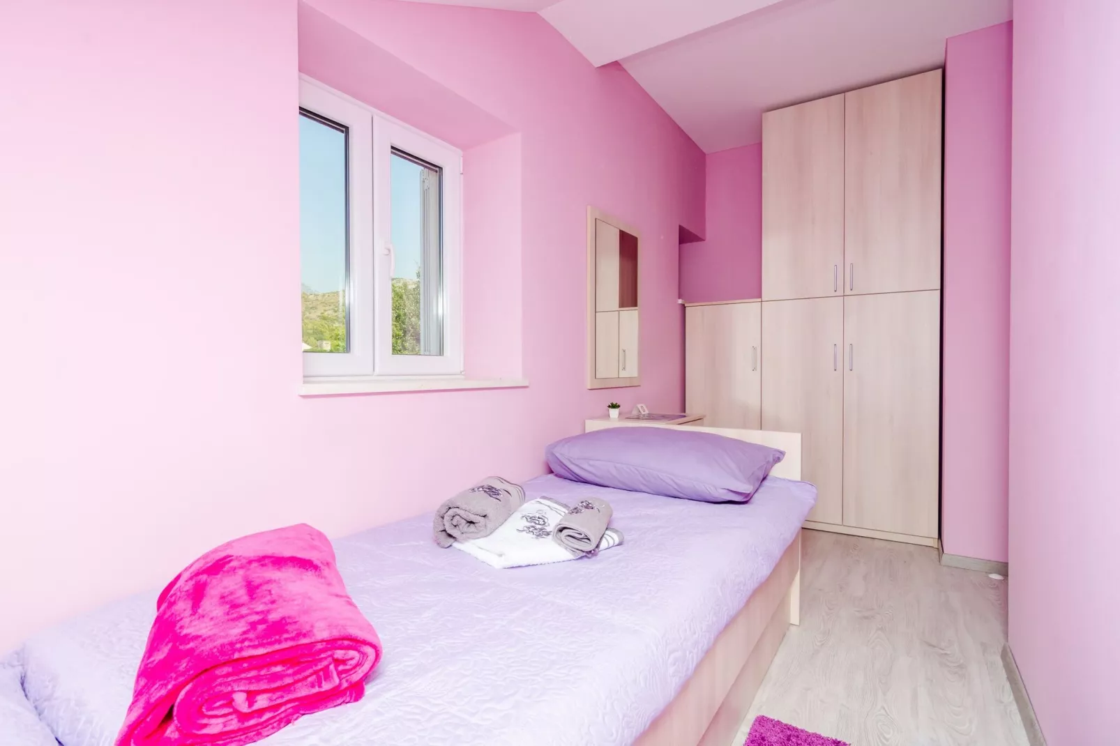 Apartments Donita - Comfort Two Bedroom Apartment with Balcony and Sea View-Bedroom