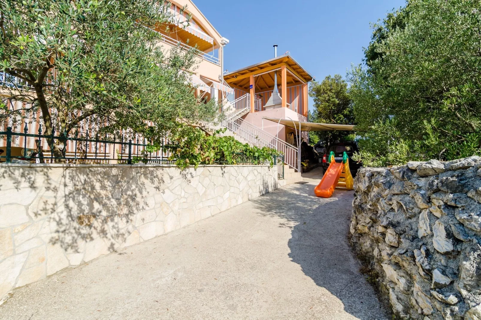 Apartments Donita - Comfort Two Bedroom Apartment with Balcony and Sea View-Outdoor