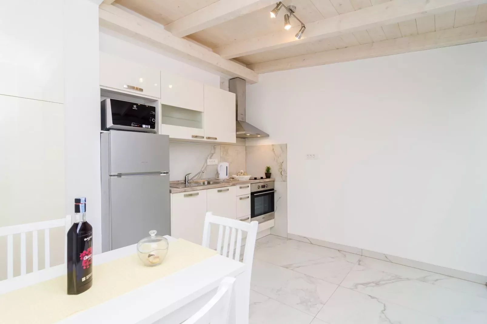 Apartment Riki - Studio Apartment with Balcony and City View A2-Kitchen