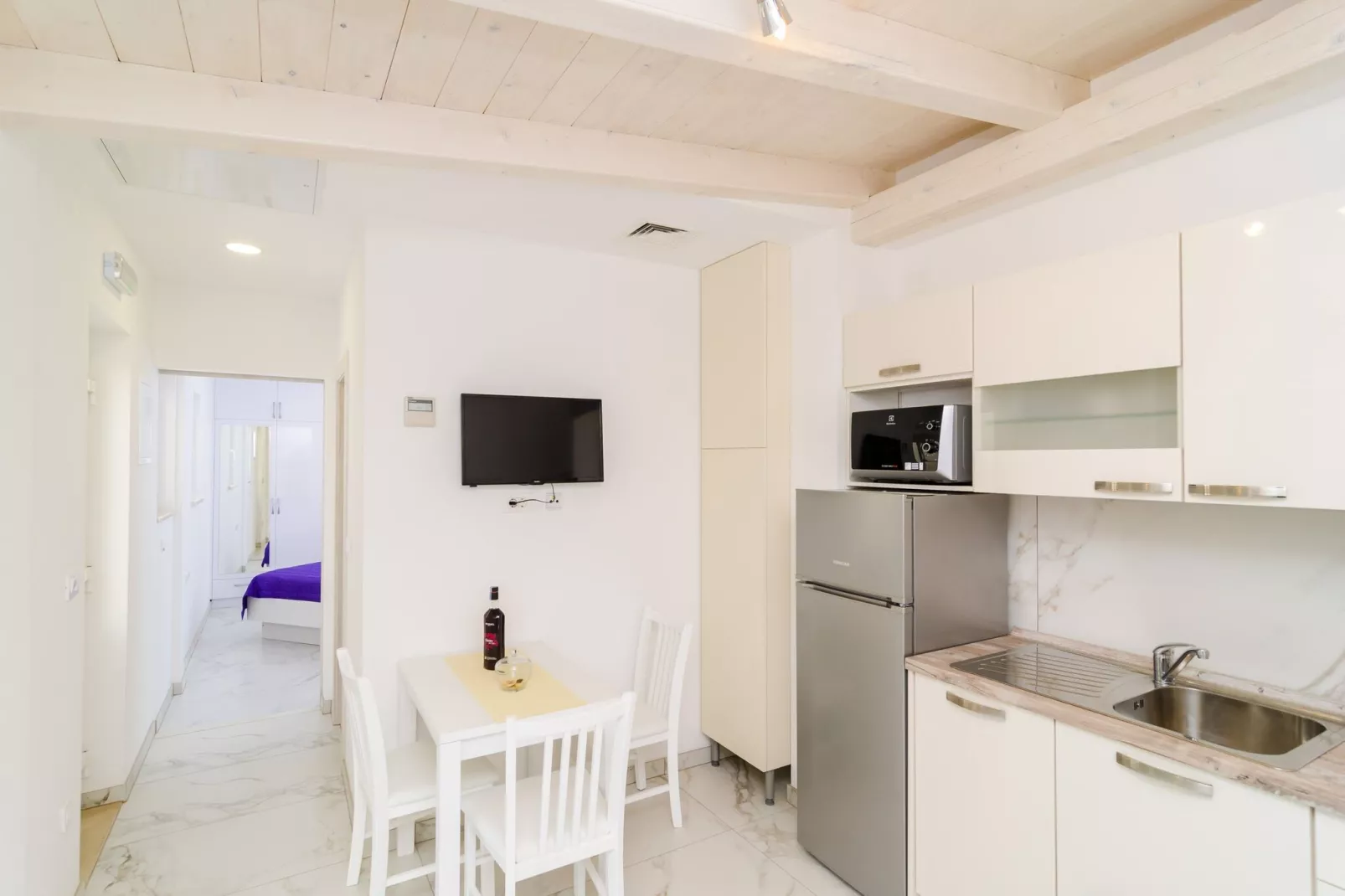 Apartment Riki - Studio Apartment with Balcony and City View A2-Kitchen