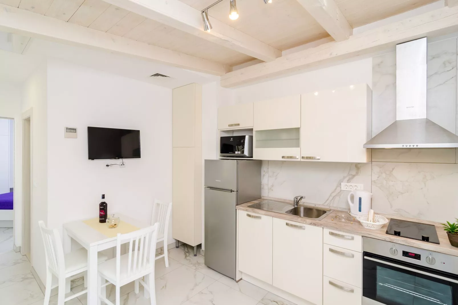 Apartment Riki - Studio Apartment with Balcony and City View A2-Kitchen