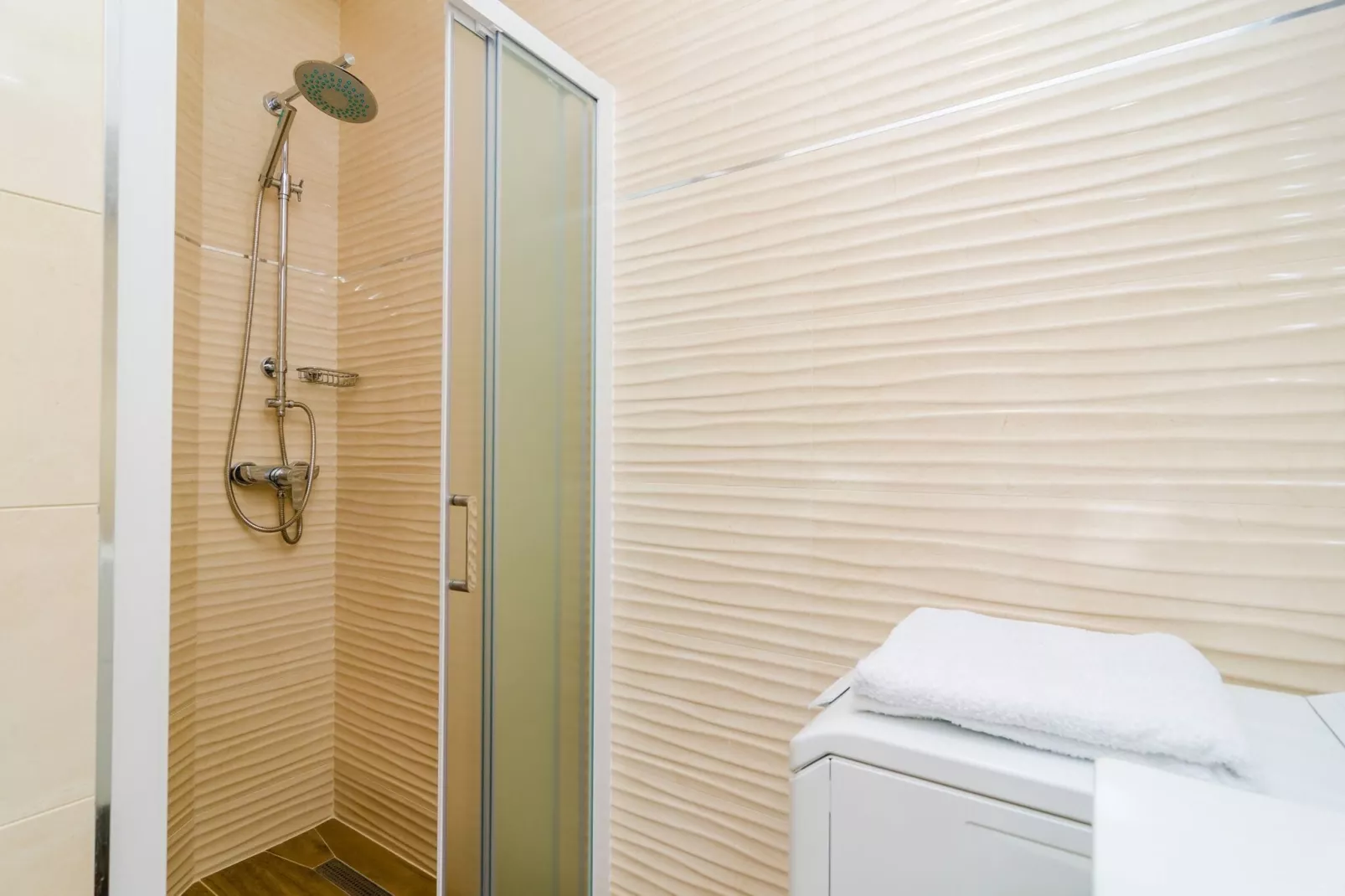 Apartment Riki - Studio Apartment with Balcony and City View A2-Bathroom