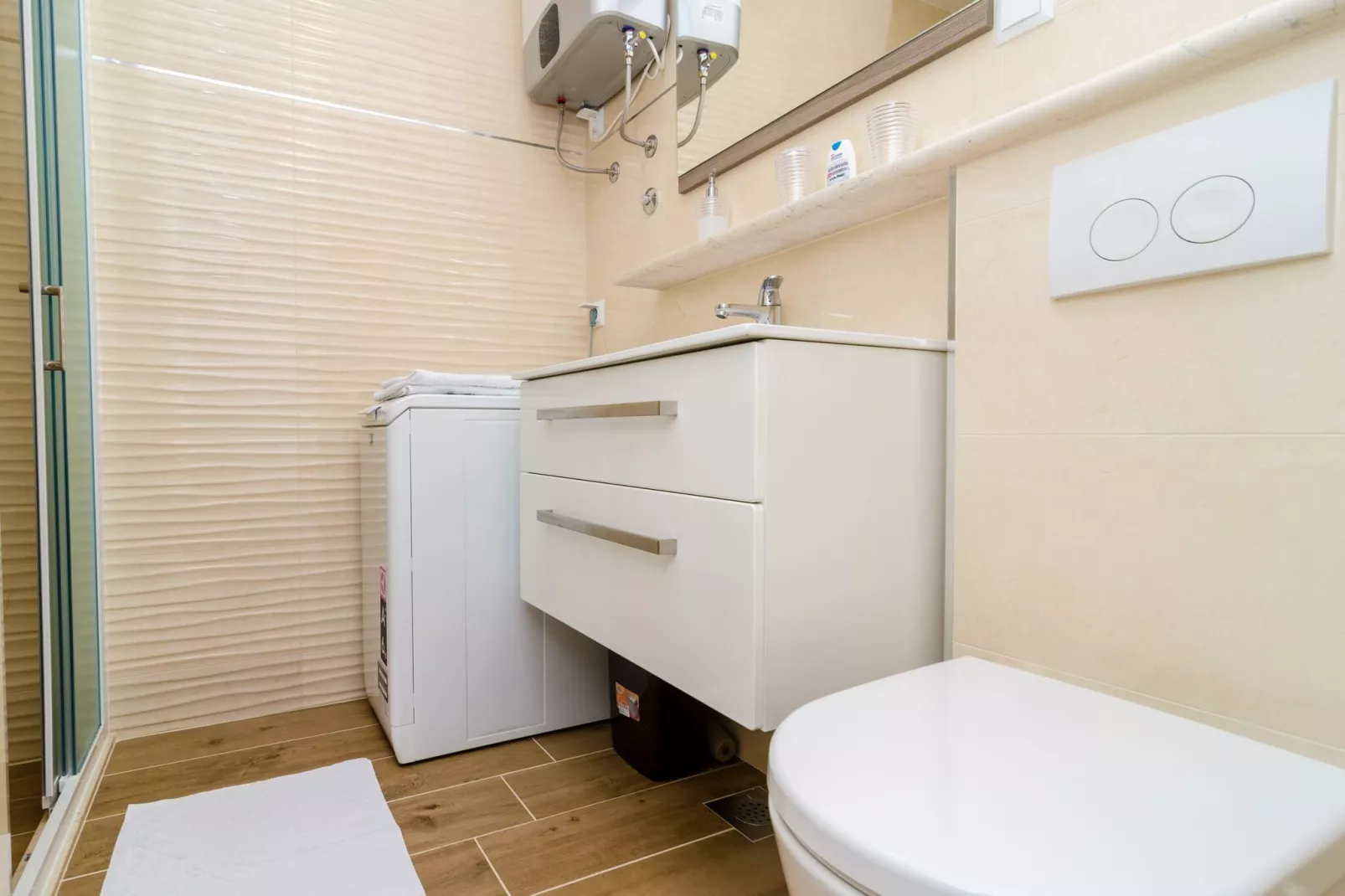 Apartment Riki - Studio Apartment with Balcony and City View A2-Bathroom