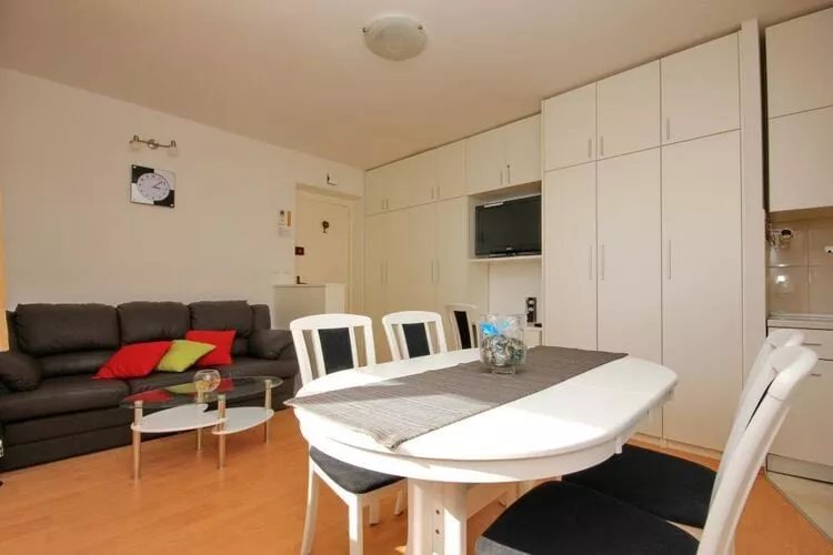 Apartment Charming Arena - One Bedroom Apartment with Terrace and Sea View-Wohnzimmer