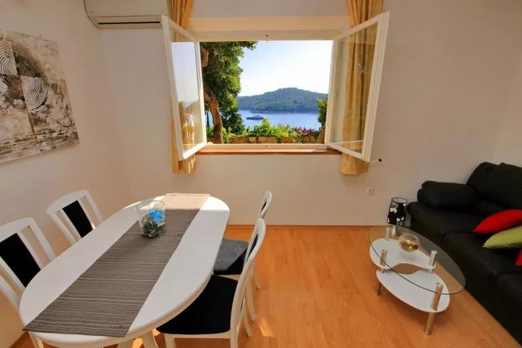Apartment Charming Arena - One Bedroom Apartment with Terrace and Sea View-Wohnzimmer