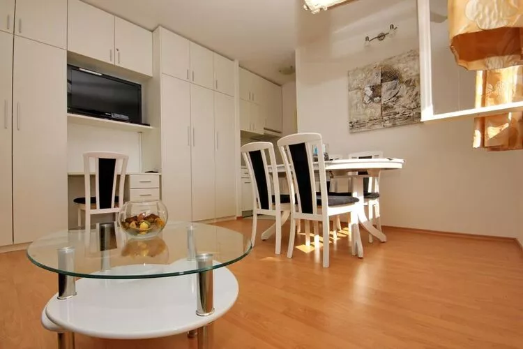 Apartment Charming Arena - One Bedroom Apartment with Terrace and Sea View-Wohnzimmer