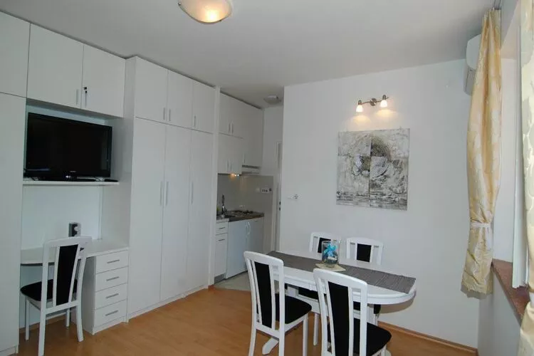 Apartment Charming Arena - One Bedroom Apartment with Terrace and Sea View-Wohnzimmer