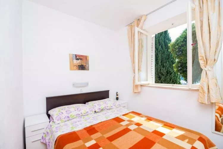 Apartment Charming Arena - One Bedroom Apartment with Terrace and Sea View-Schlafzimmer