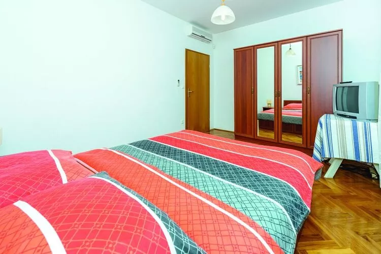 Villa Anka - Five-Bedroom Villa with Terrace and Swimming Pool-Chambre