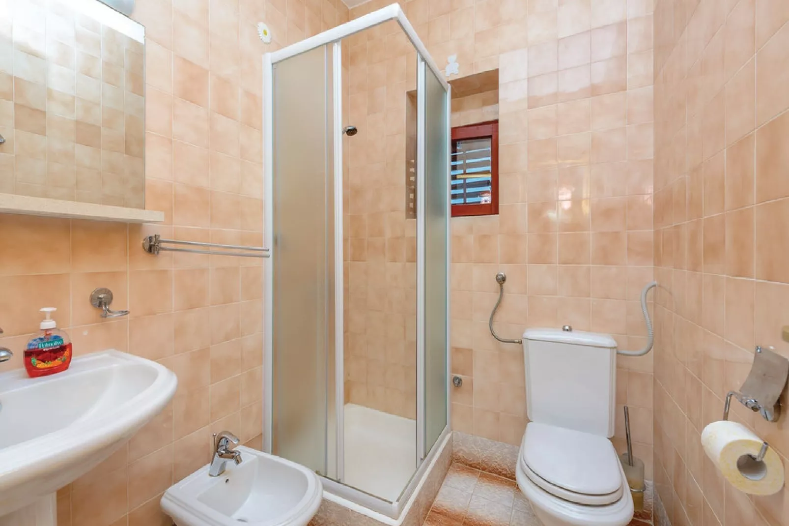 Villa Anka - Five-Bedroom Villa with Terrace and Swimming Pool-Salle de bain