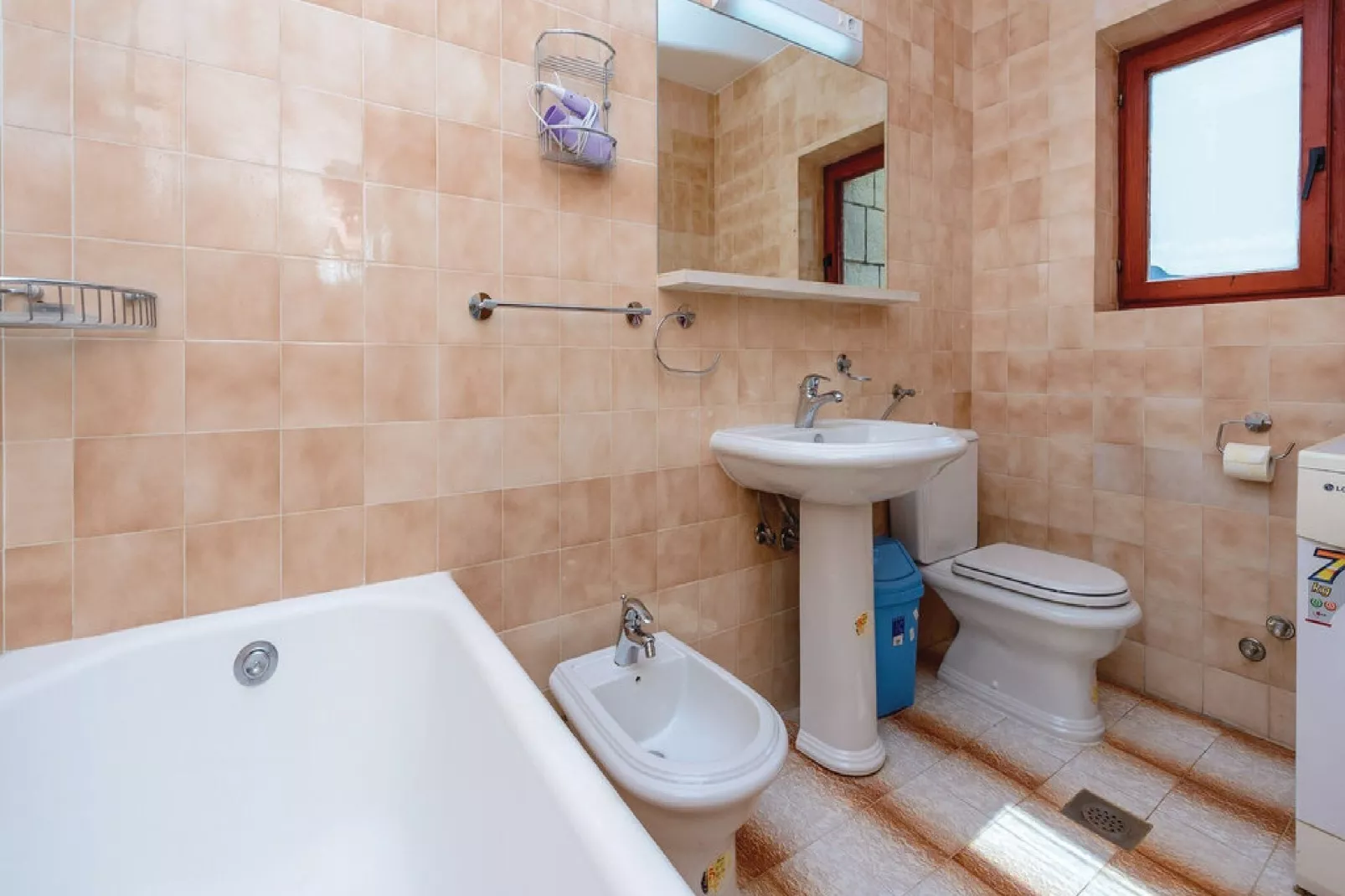 Villa Anka - Five-Bedroom Villa with Terrace and Swimming Pool-Salle de bain