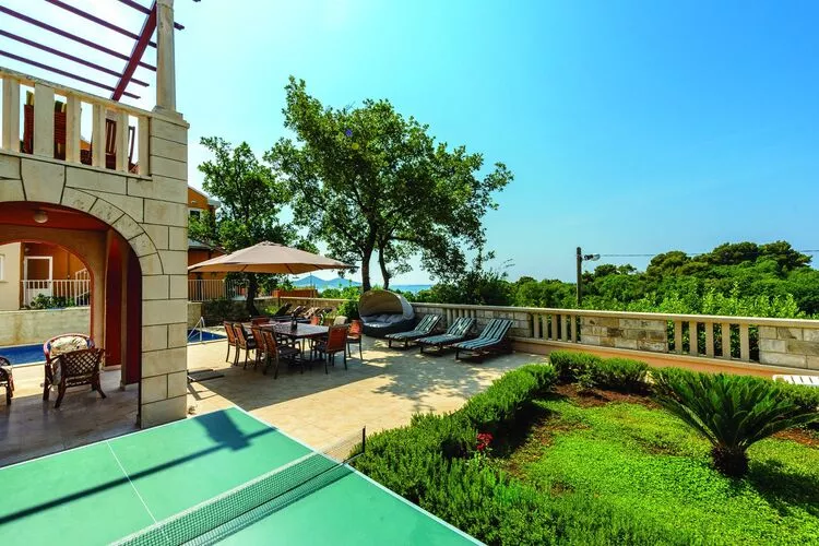 Villa Anka - Five-Bedroom Villa with Terrace and Swimming Pool-Extérieur