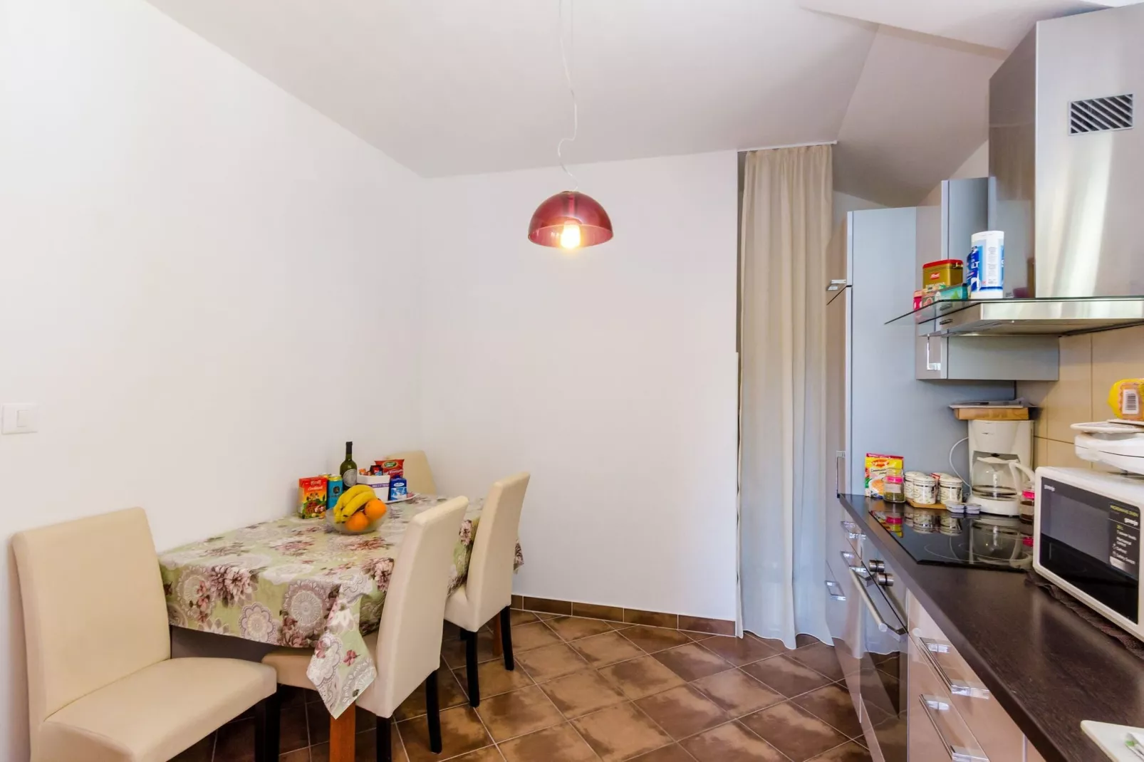 Ana Apartment - One Bedroom Apartment with Balcony-Dining room