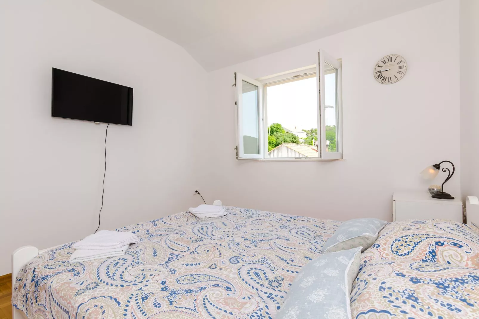 Ana Apartment - One Bedroom Apartment with Balcony-Bedroom