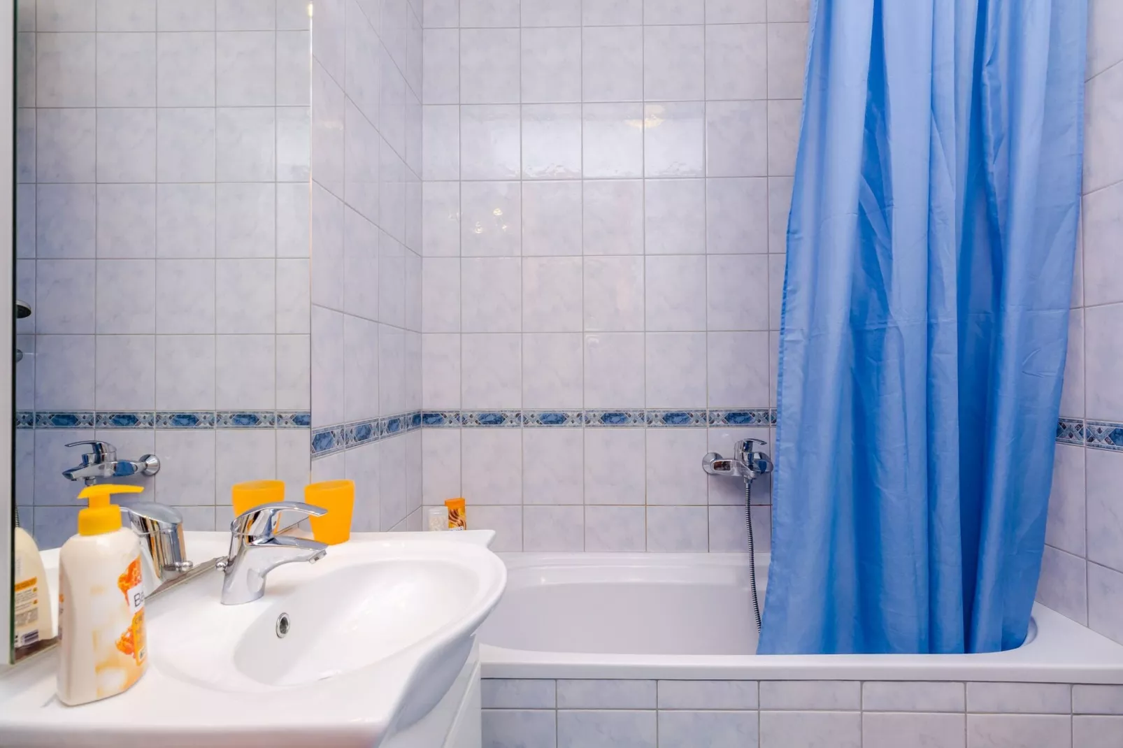 Ana Apartment - One Bedroom Apartment with Balcony-Bathroom