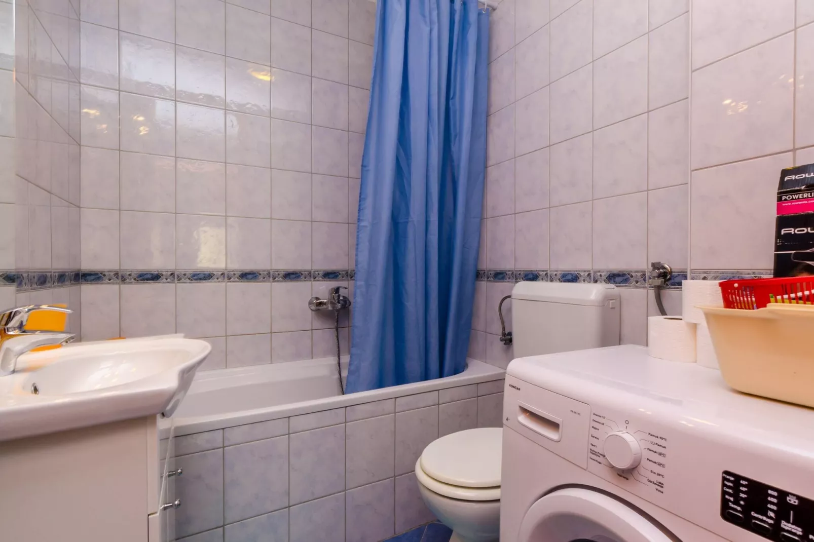 Ana Apartment - One Bedroom Apartment with Balcony-Bathroom