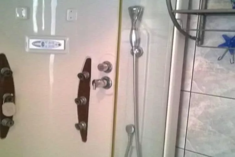 Apartment Roksy - Two-Bedroom Apartment with Terrace and Sea View (ST)-Bathroom