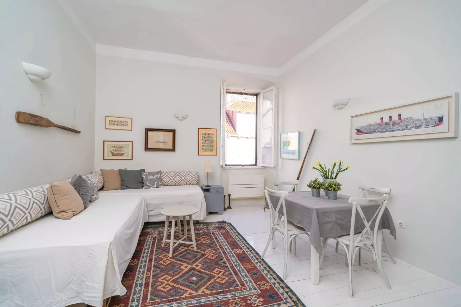 Apartment Ranieri - One Bedroom Apartment with City View-Living room