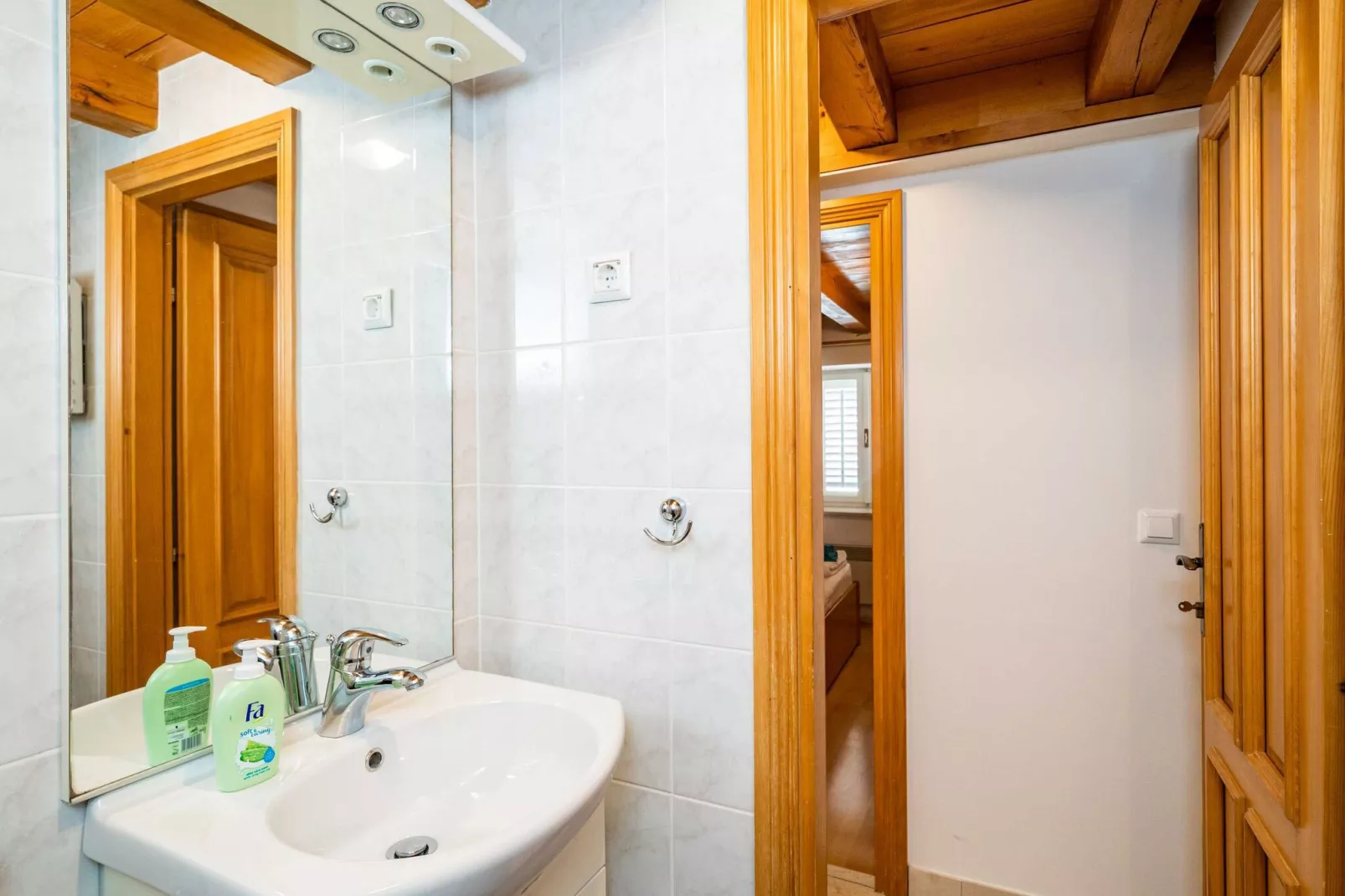 Apartments Foteza - Duplex Two Bedroom Apartment (Second\/ Third Floor)-Bathroom