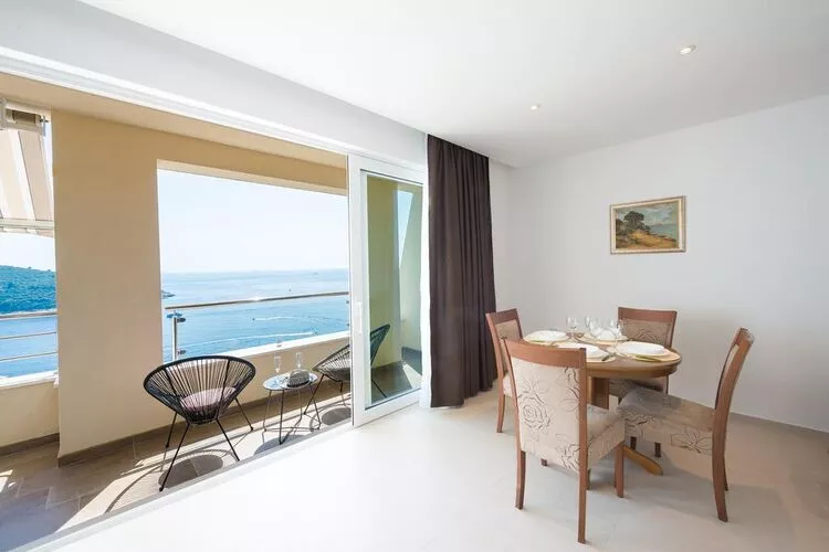 Apartments Horizon - One-Bedroom Apartment with Balcony and Sea View-Esszimmer