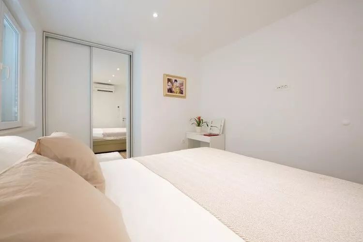 Apartments Horizon - One-Bedroom Apartment with Balcony and Sea View-Schlafzimmer