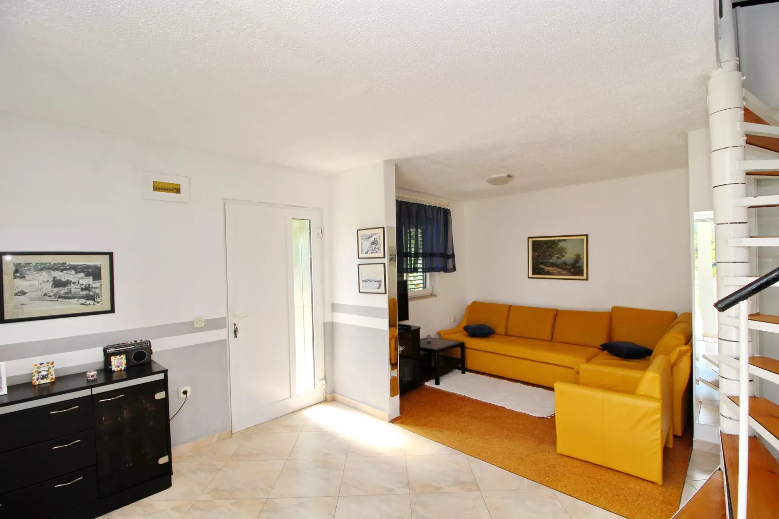 Holiday Home Gea - Three Bedroom Holiday Home with Terrace and Partial Sea View-Living room