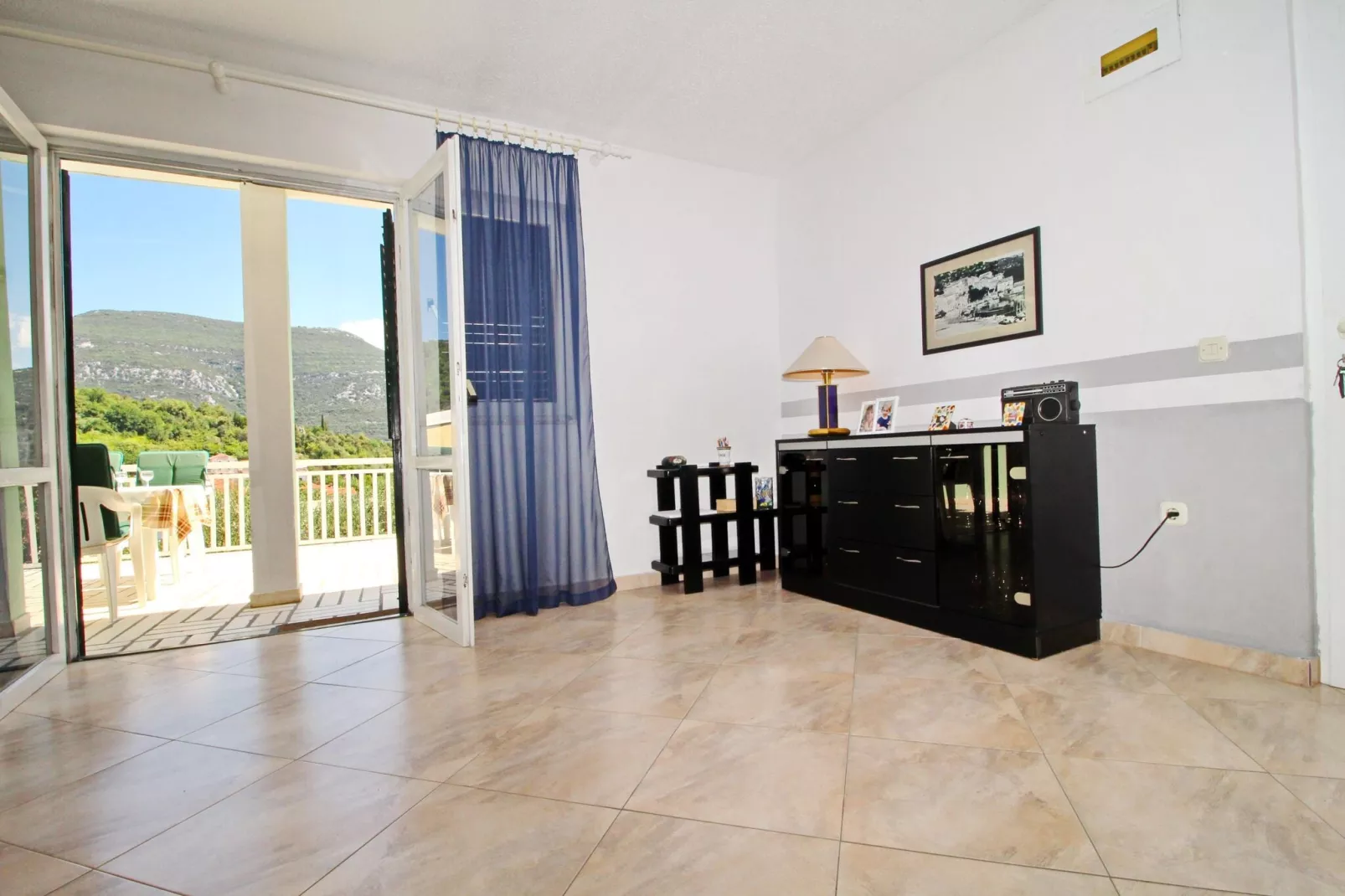 Holiday Home Gea - Three Bedroom Holiday Home with Terrace and Partial Sea View-Living room