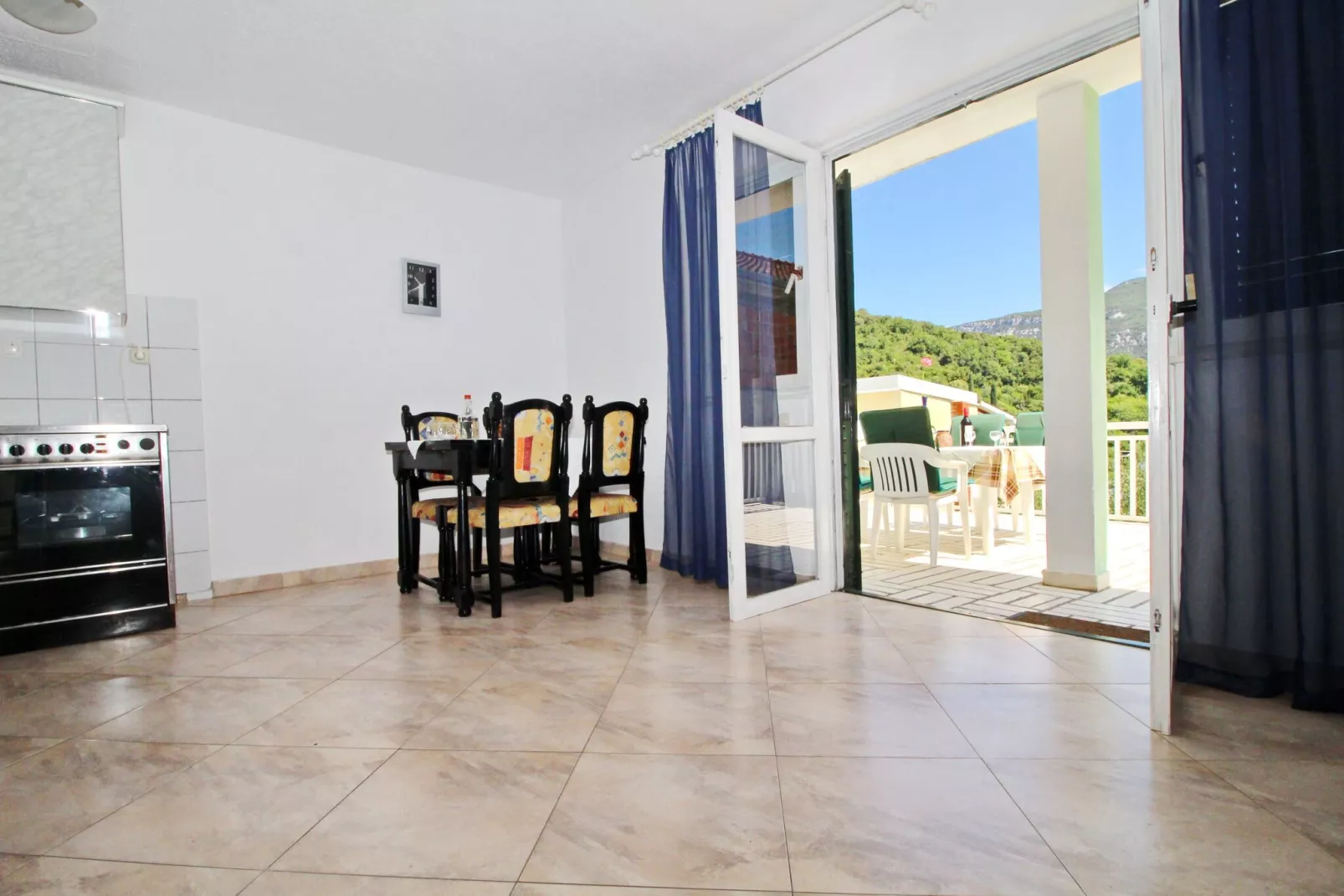 Holiday Home Gea - Three Bedroom Holiday Home with Terrace and Partial Sea View-Living room