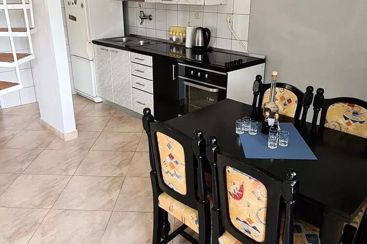 Holiday Home Gea - Three Bedroom Holiday Home with Terrace and Partial Sea View-Kitchen