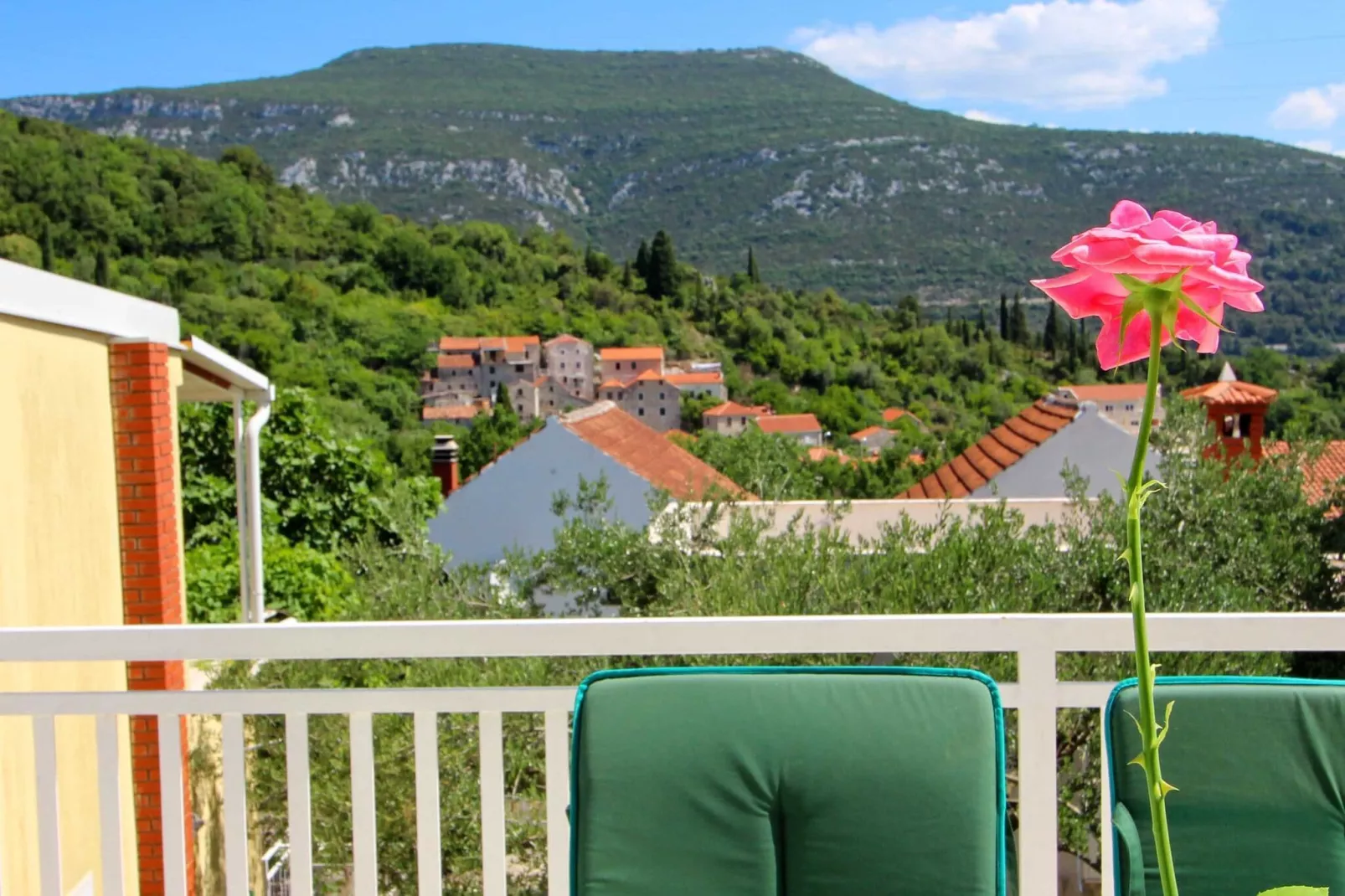 Holiday Home Gea - Three Bedroom Holiday Home with Terrace and Partial Sea View-Terrace balcony