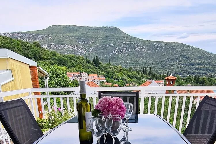Holiday Home Gea - Three Bedroom Holiday Home with Terrace and Partial Sea View-Terrace balcony