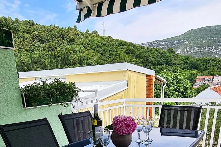 Holiday Home Gea - Three Bedroom Holiday Home with Terrace and Partial Sea View-Terrace balcony