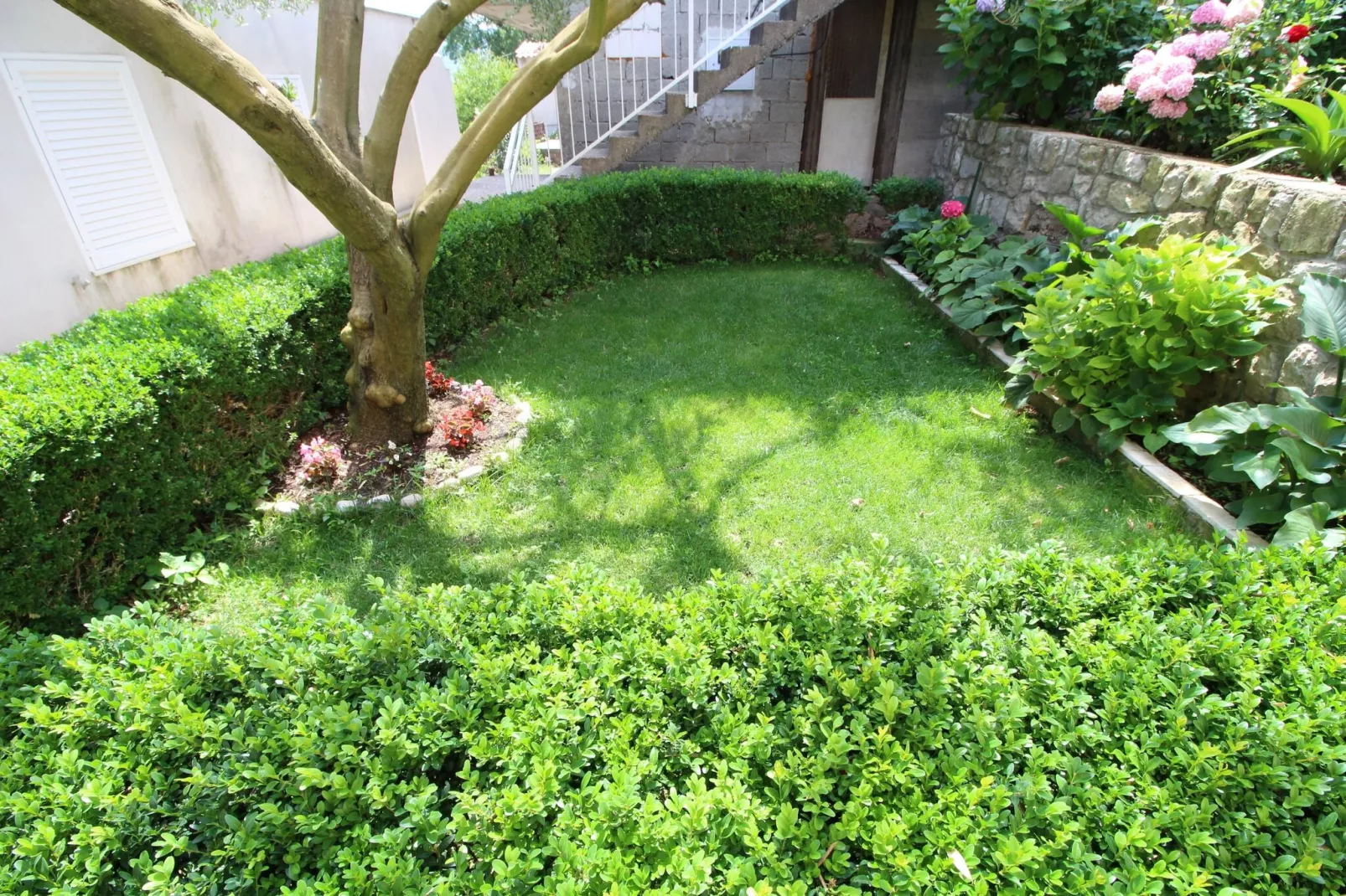 Holiday Home Gea - Three Bedroom Holiday Home with Terrace and Partial Sea View-Gardens summer