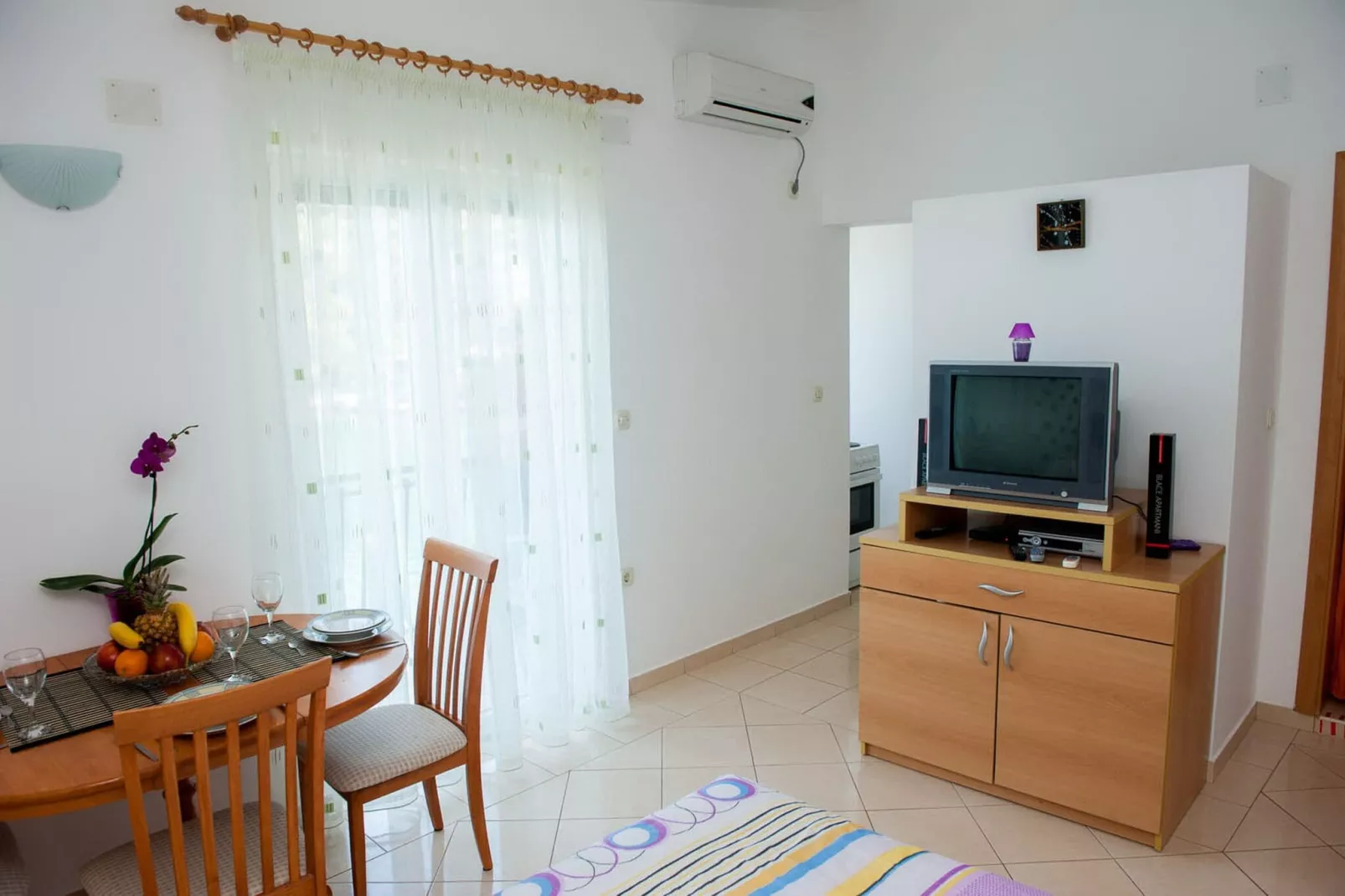 Apartments Tiho  & Jelena - Studio Apartment with Balcony and Sea View (Fureal)-Living room