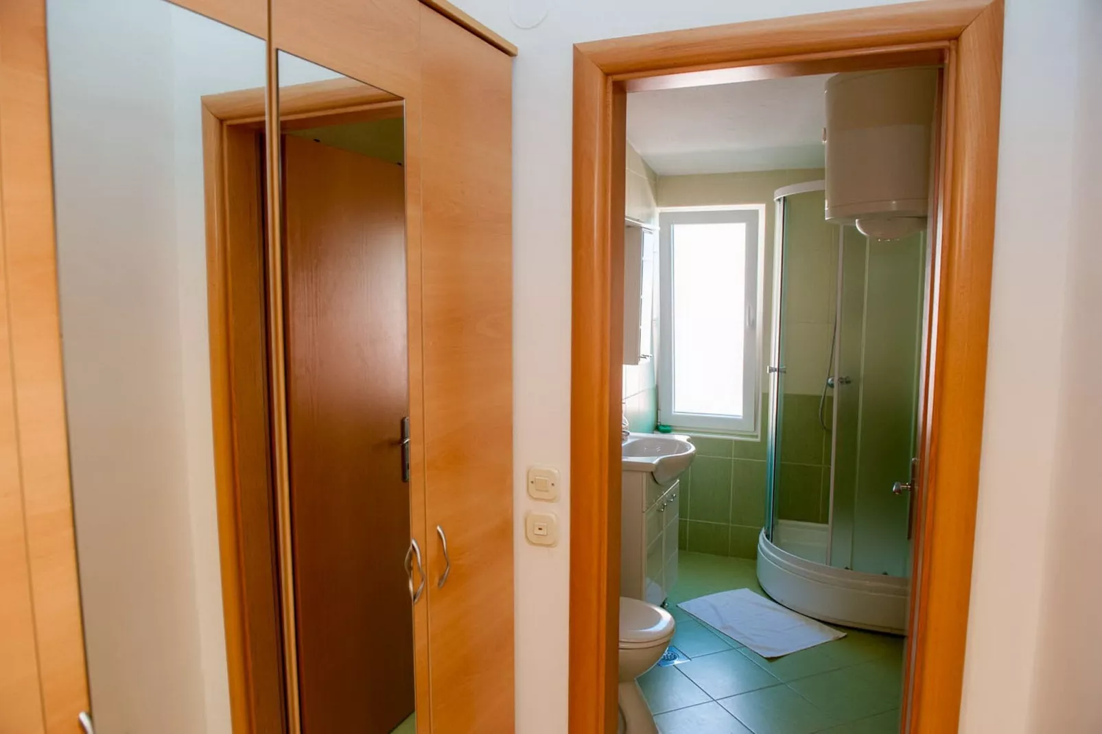 Apartments Tiho  & Jelena - Studio Apartment with Balcony and Sea View (Fureal)-Bedroom