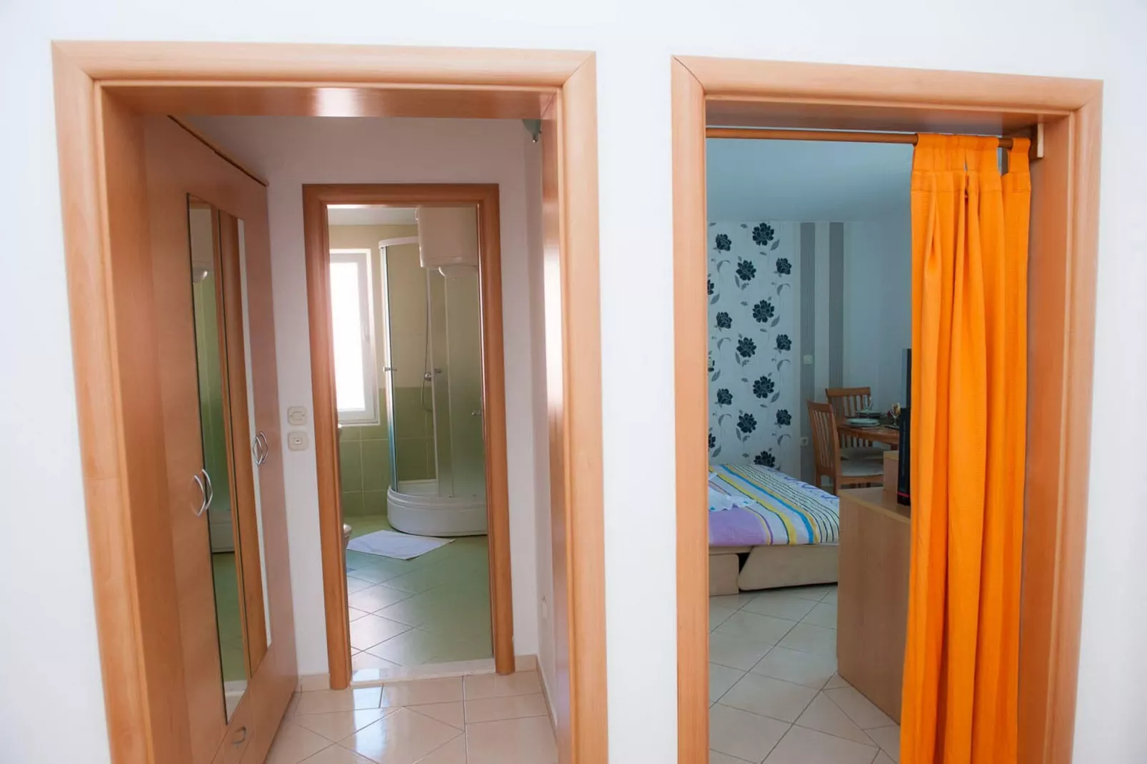 Apartments Tiho  & Jelena - Studio Apartment with Balcony and Sea View (Fureal)-Bathroom