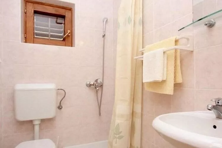 Villa Ro - Ela - Double or Twin Room with Garden View - S3-Badezimmer