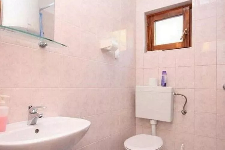 Villa Ro - Ela - Double or Twin Room with Balcony and Sea View - S4-Badezimmer