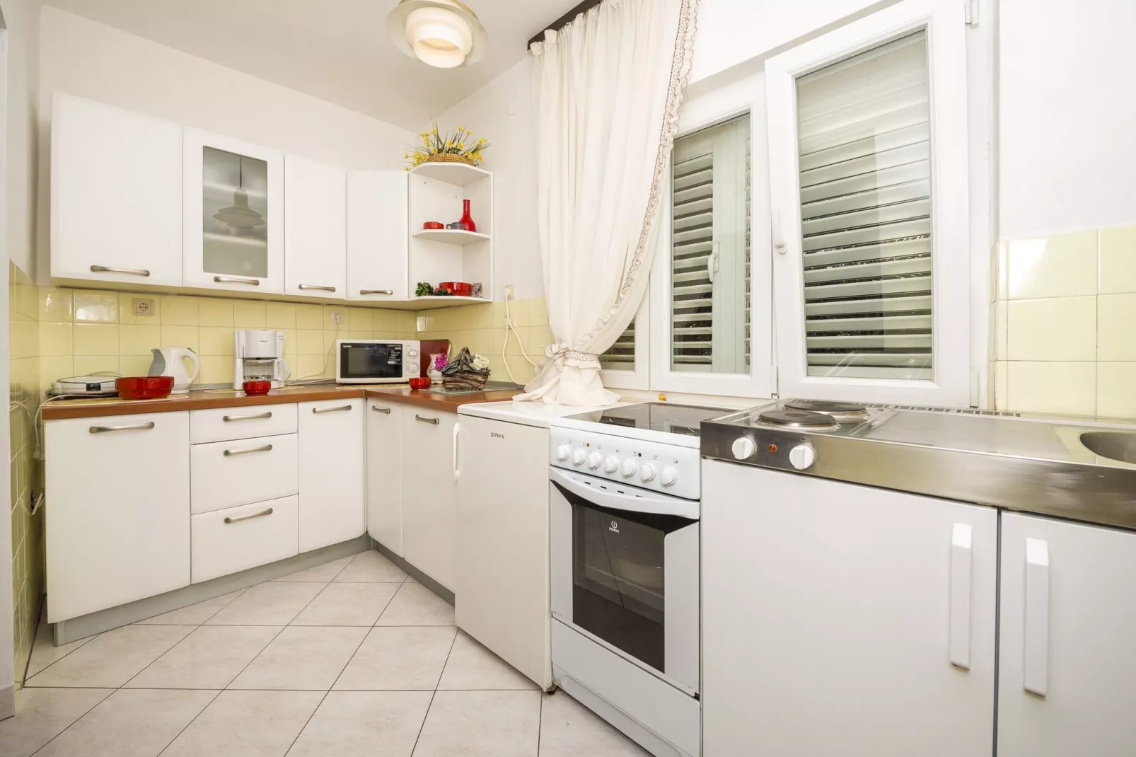 Holiday Home Lido - Three Bedroom Holiday House with Terrace-Cuisine