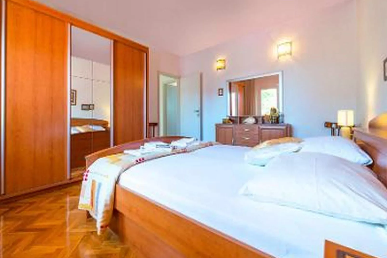 Holiday Home Lido - Three Bedroom Holiday House with Terrace-Chambre