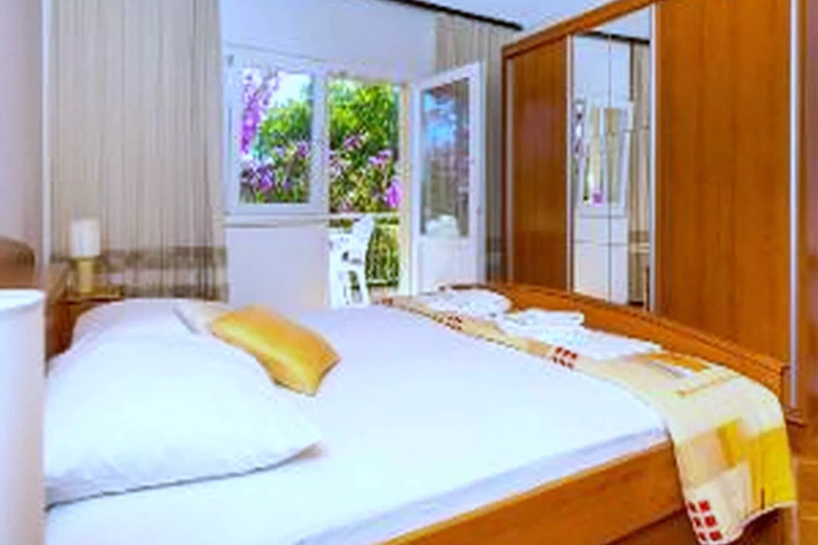 Holiday Home Lido - Three Bedroom Holiday House with Terrace-Chambre