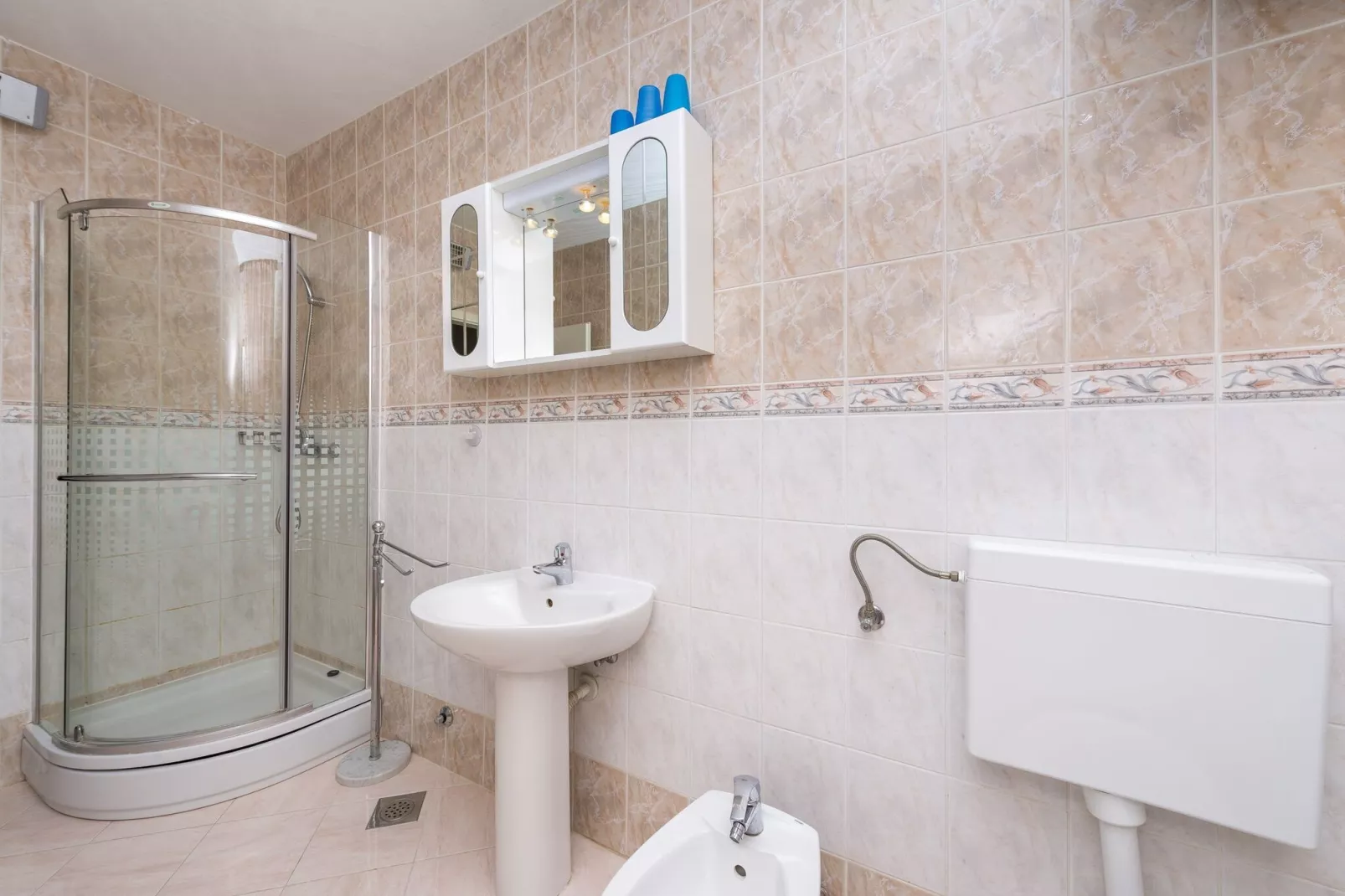 Holiday Home Lido - Three Bedroom Holiday House with Terrace-Salle de bain