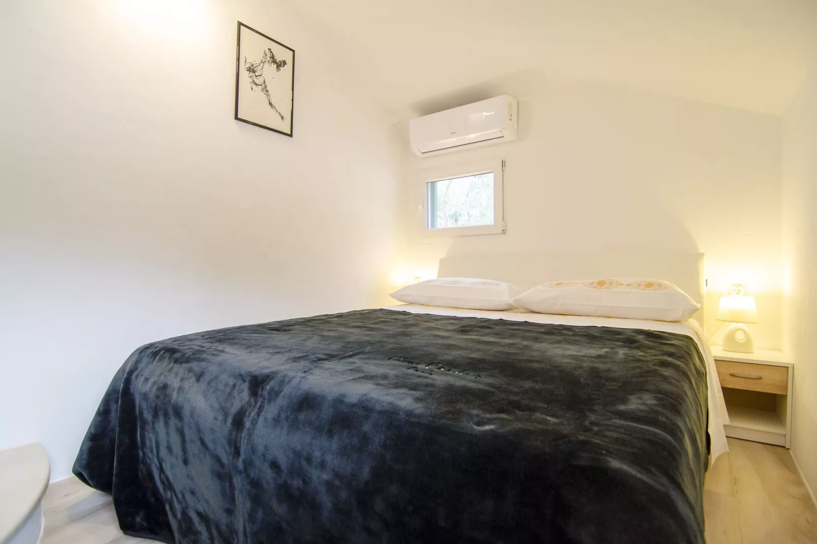Holiday Home Bliss - Holiday Home with Outdoor Pool and Sea View (ST)-Bedroom