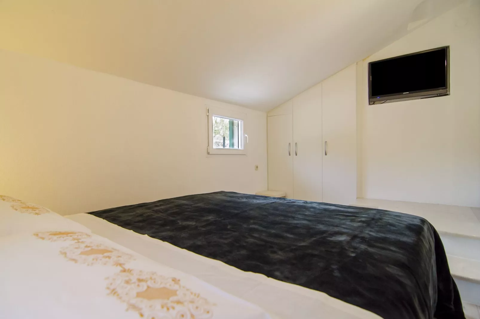 Holiday Home Bliss - Holiday Home with Outdoor Pool and Sea View (ST)-Bedroom