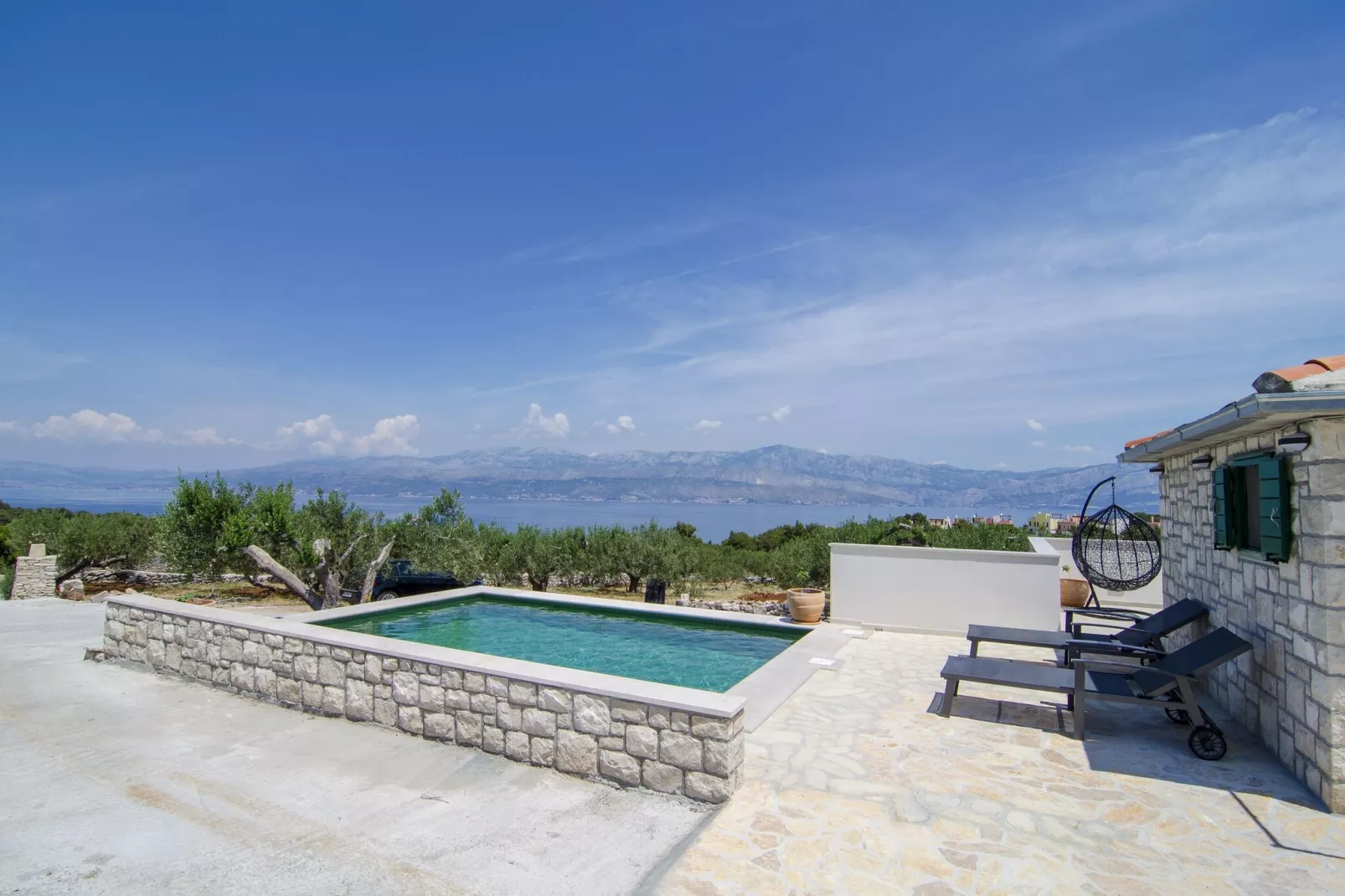 Holiday Home Bliss - Holiday Home with Outdoor Pool and Sea View (ST)-Pool