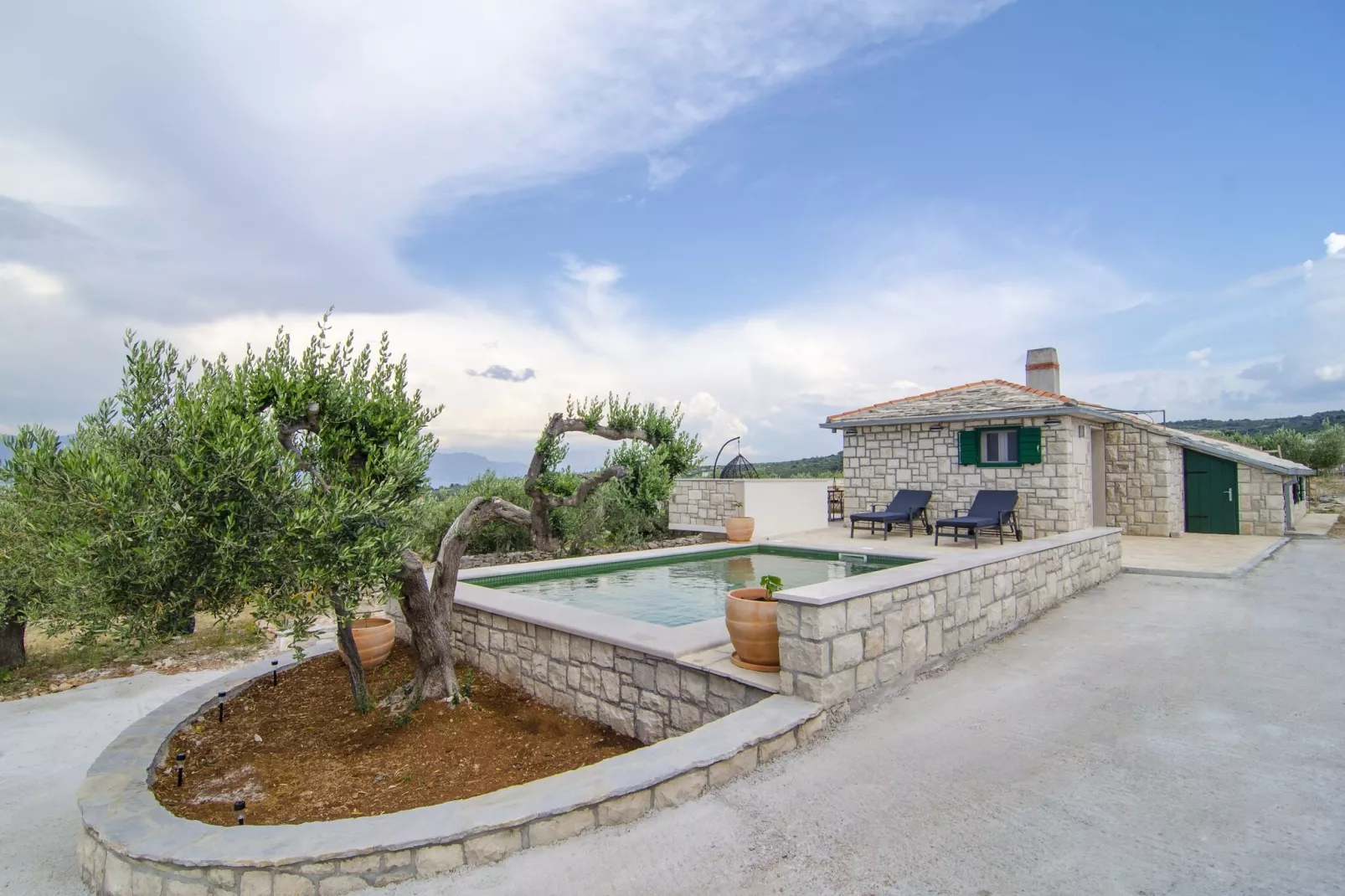 Holiday Home Bliss - Holiday Home with Outdoor Pool and Sea View (ST)-Pool