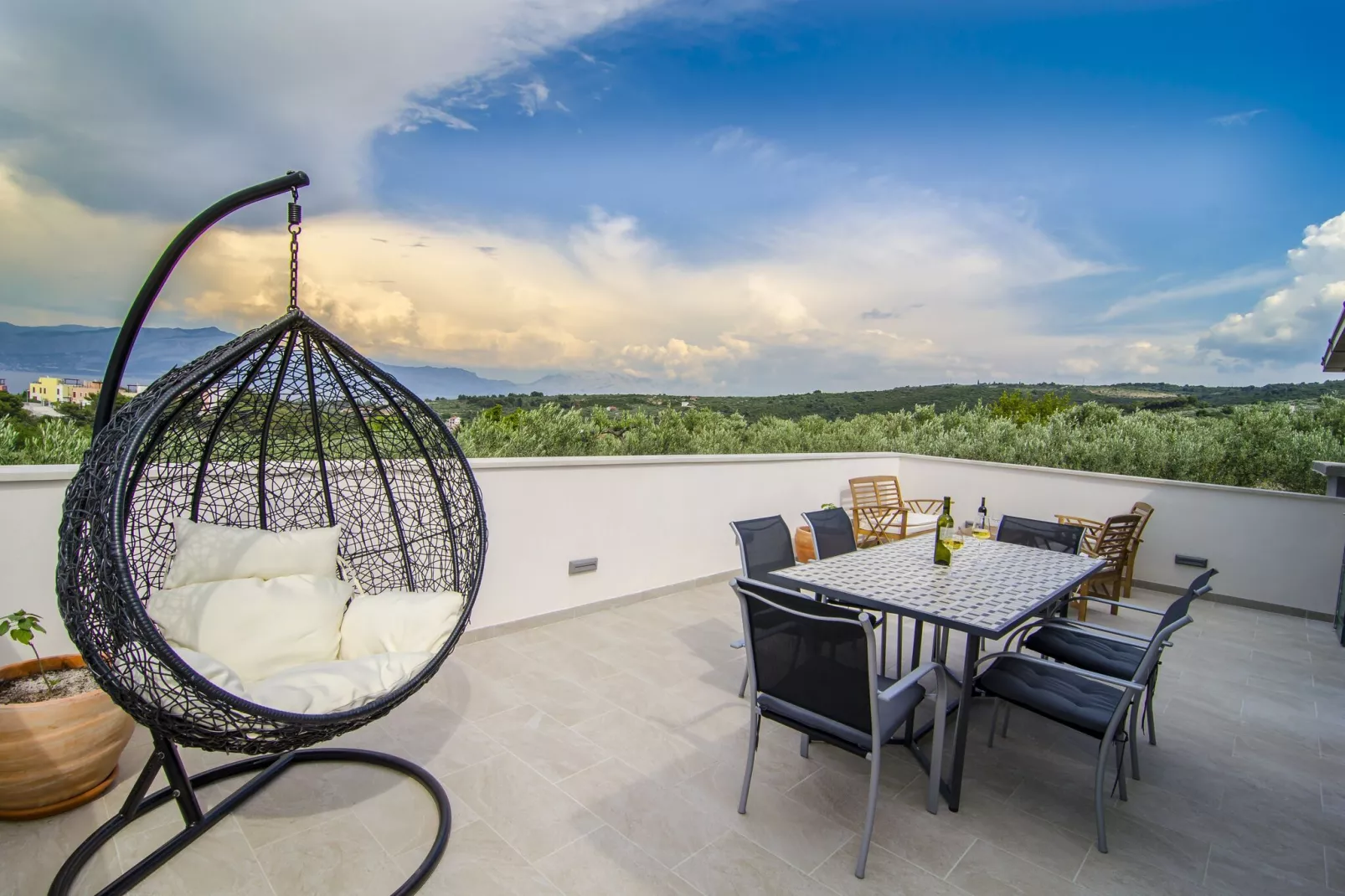 Holiday Home Bliss - Holiday Home with Outdoor Pool and Sea View (ST)-Terrace