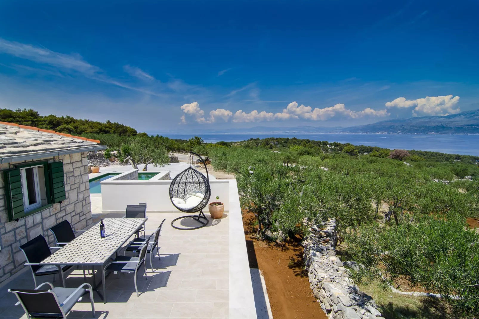 Holiday Home Bliss - Holiday Home with Outdoor Pool and Sea View (ST)-Terrace