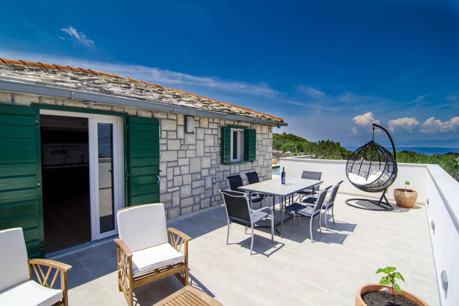 Holiday Home Bliss - Holiday Home with Outdoor Pool and Sea View (ST)-Terrace