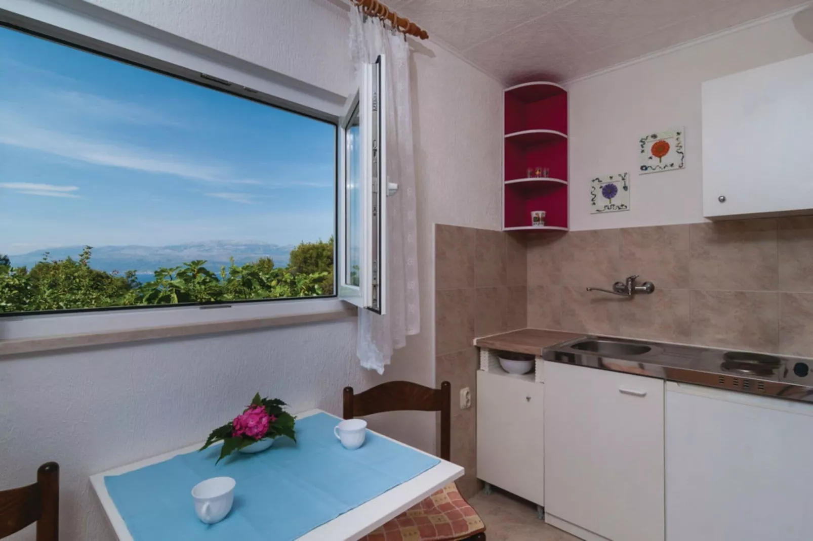 Holiday Home Blossom - Four Bedroom Holiday Home with Outdoor Pool and Jacuzzi - (ST)-Cuisine